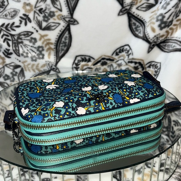 Coach NY, Yankee Floral Print Canvas Crossbody Clutch Bag Purse Teal - Picture 7 of 16